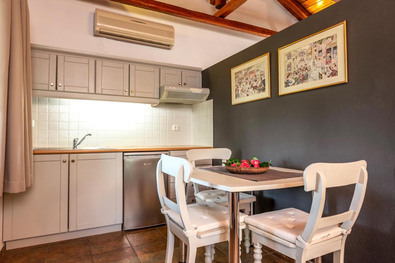 Gardenia Studios Mouresi Luaran gambar